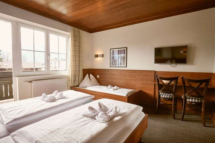 Double room with an extra bed in Hotel Pinzgauerhof
